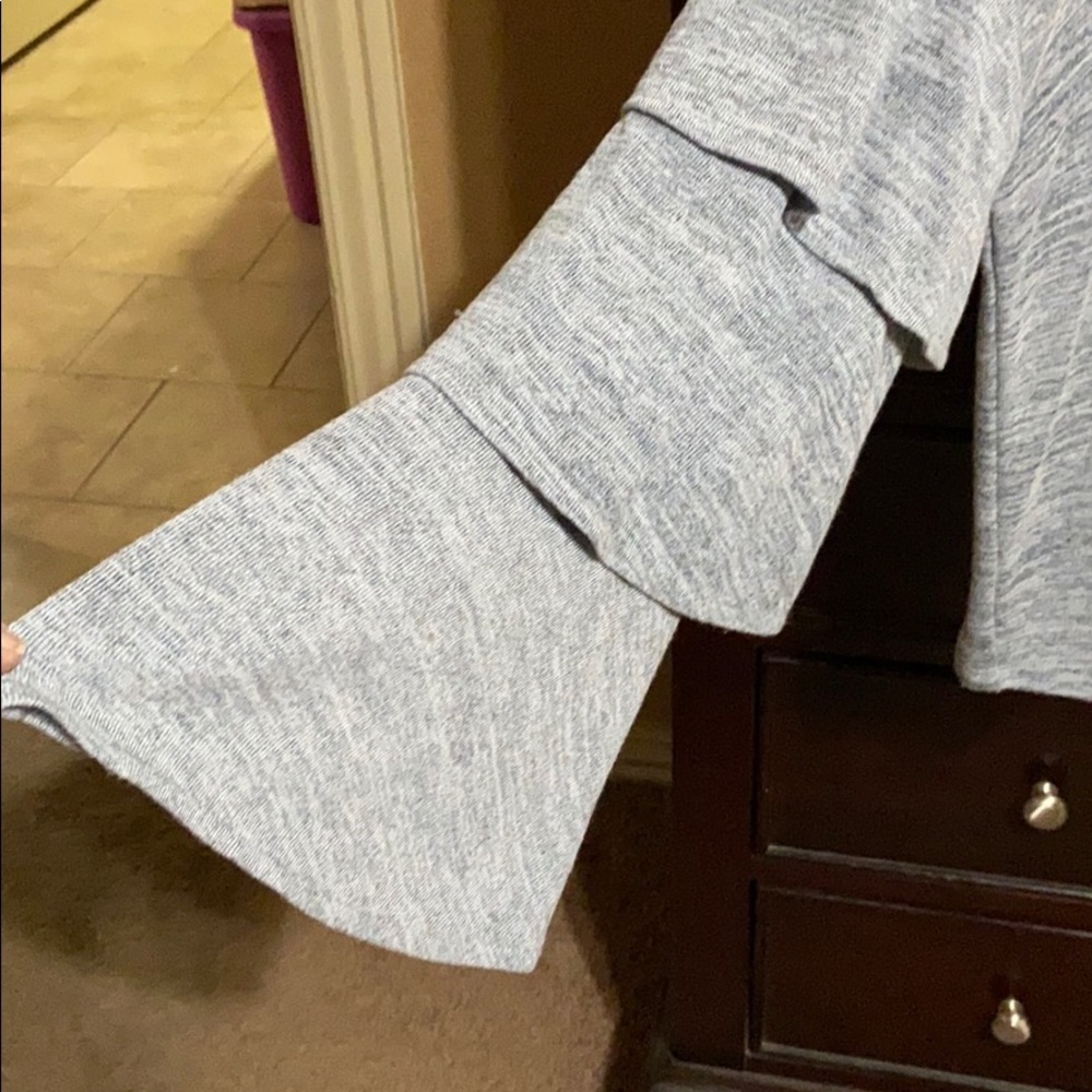 Pullover Top. Euc - image 2